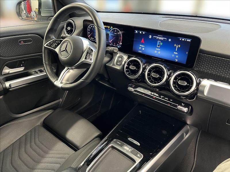 Mercedes-Benz GLB 200 d 4MATIC Progressive Line - fotka 18 z 22