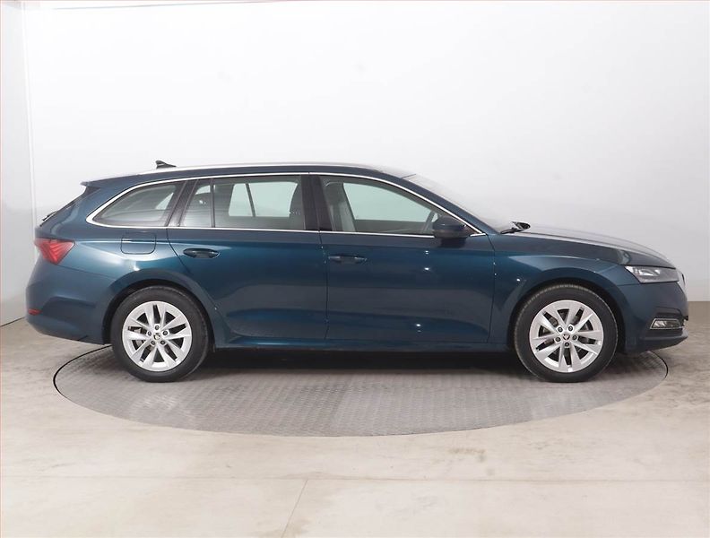 Škoda Octavia (2023) 2.0 TDI - fotka 6 z 16
