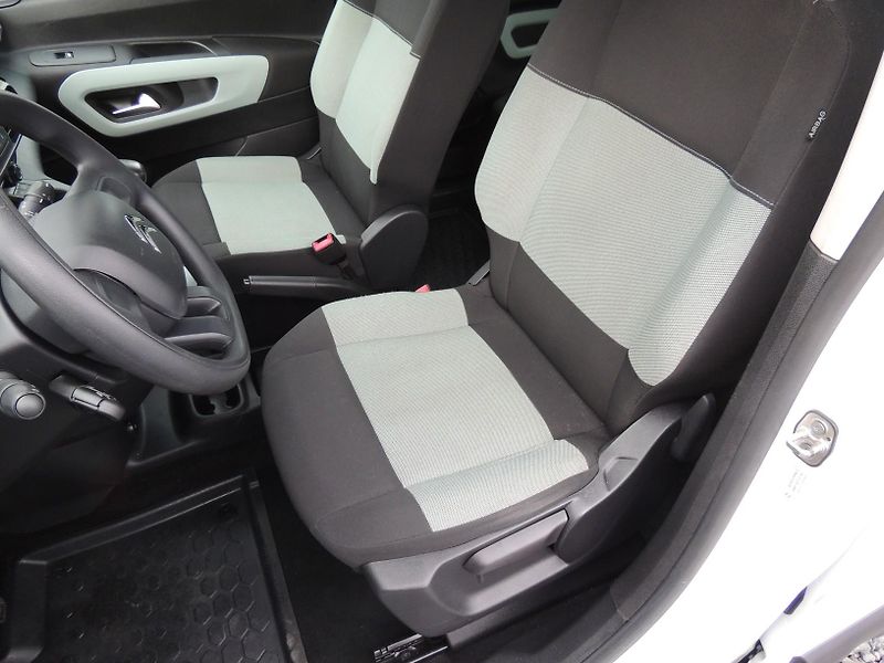 Citroën Berlingo (2019) 1.2Puretech,Live,81kw,ČR,1.maj - fotka 30 z 55