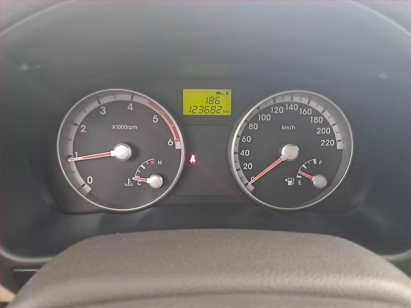 Hyundai Accent (2009) 1.5 CRDi, nová STK - fotka 11 z 14