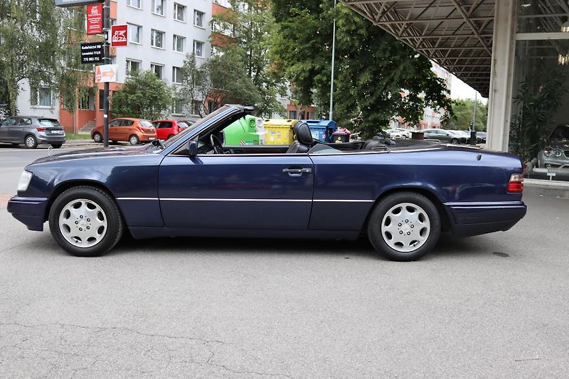 Mercedes-Benz 124 E320 CABRIO 162kW - fotka 44 z 50