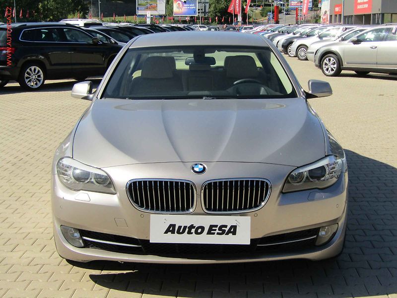 BMW Řada 5 (2011) 3.0 i, ČR, AT, kůže - fotka 2 z 22
