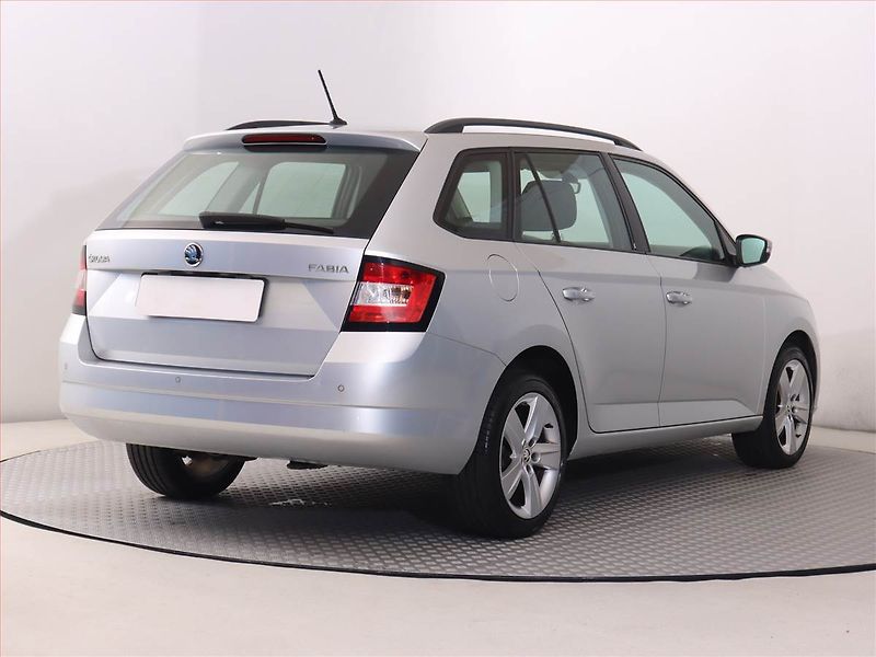 Škoda Fabia (2017) Style 1.0 TSI, Automat - fotka 5 z 22