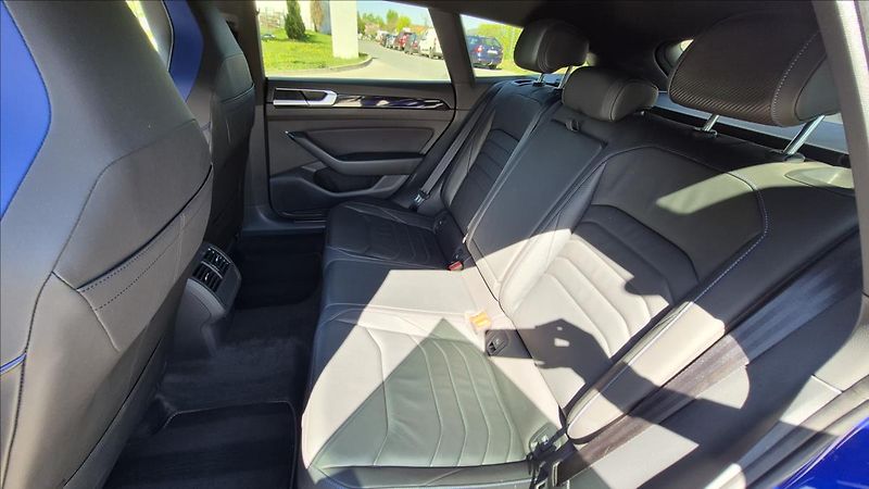 Volkswagen Arteon 2,0 TSi 235Kw R 4Motion DPH - fotka 14 z 30