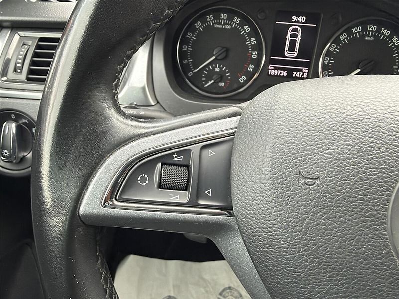 Škoda Rapid 1.6 TDI Spaceback Ambition - fotka 13 z 21