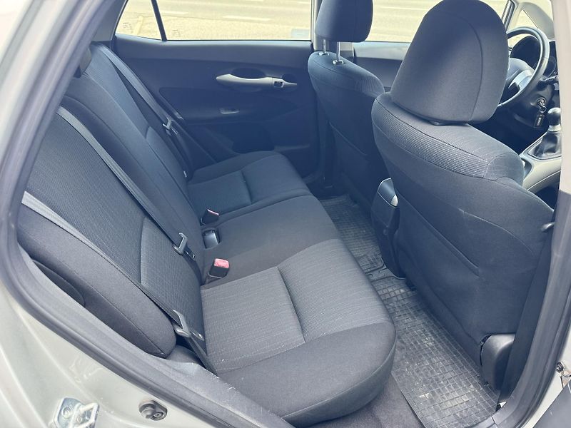 Toyota Auris 1,6VVT-i EXCLUSIVE, ČR - fotka 11 z 13