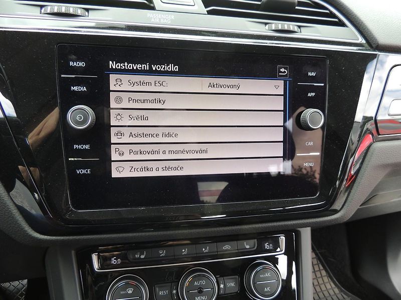 Volkswagen Touran (2018) 1.4TSi,110kw,7míst,Top výbava, - fotka 37 z 55