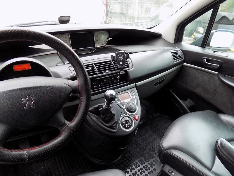 Peugeot 807 (2009) 2.0HDi/7.Míst/NAVI/LED/ - fotka 24 z 36