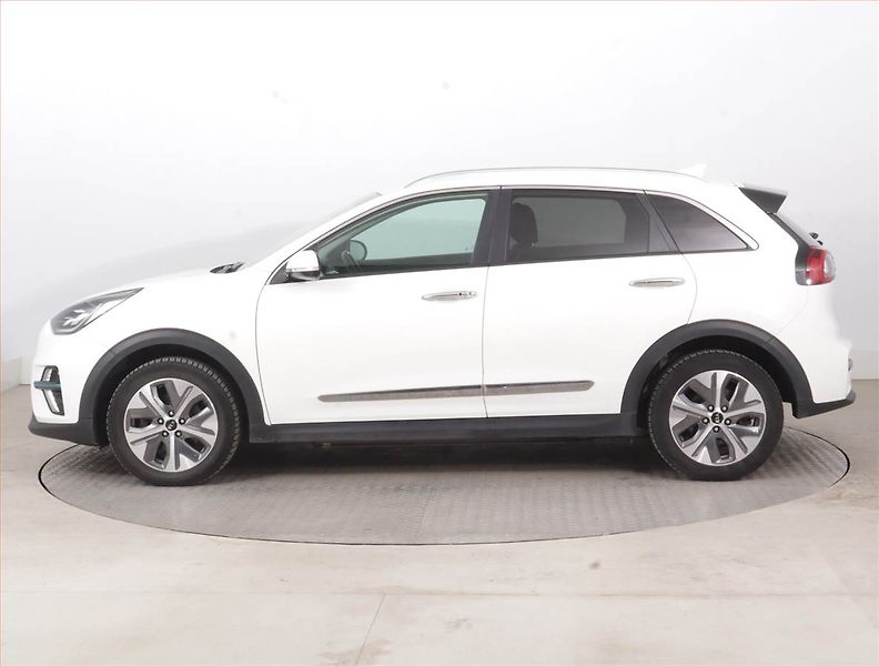 Kia e-Niro (2020) 64 kWh, SoH 100% - fotka 3 z 19