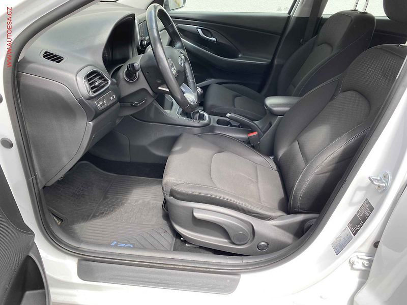 Hyundai i30 (2018) 1.0 T-GDI, 1.maj,ČR, Style - fotka 9 z 19