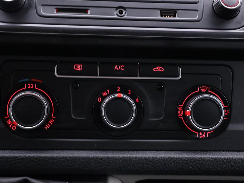Volkswagen Transporter 2,0 TDI 9-Míst Long 1.Maj DPH - fotka 19 z 27