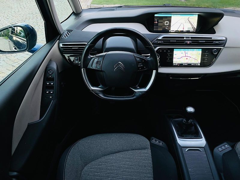 Citroën Grand C4 Picasso 2.0HDi MANUÁL 7MÍST SENZORY - fotka 25 z 46