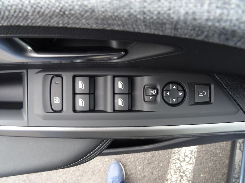 Peugeot 5008 (2026) BUSINESS 145k e-DCS6 5MÍST - fotka 19 z 42
