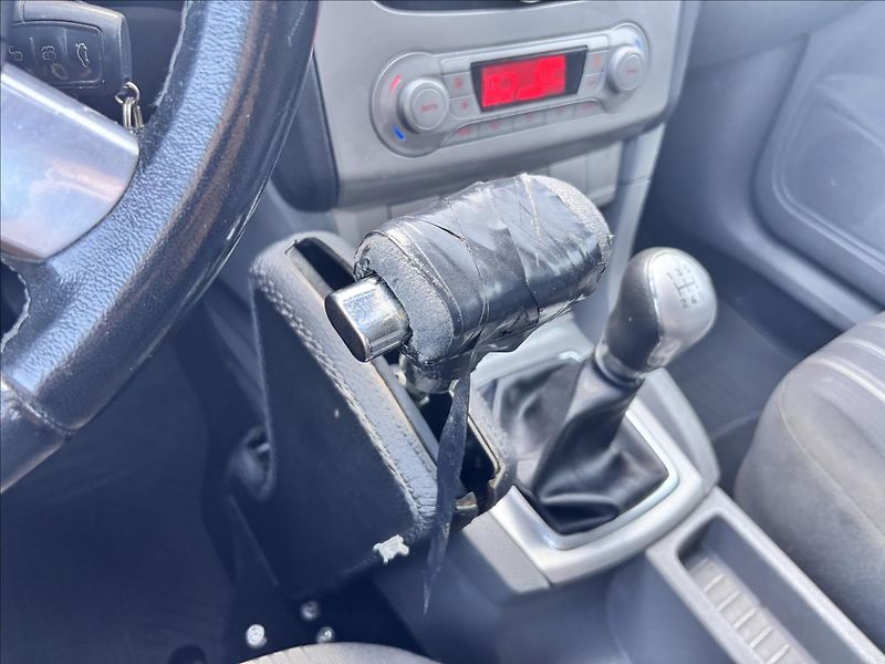 Ford Focus 1,8 TDCi 85kW Ruční ovládání - fotka 18 z 20