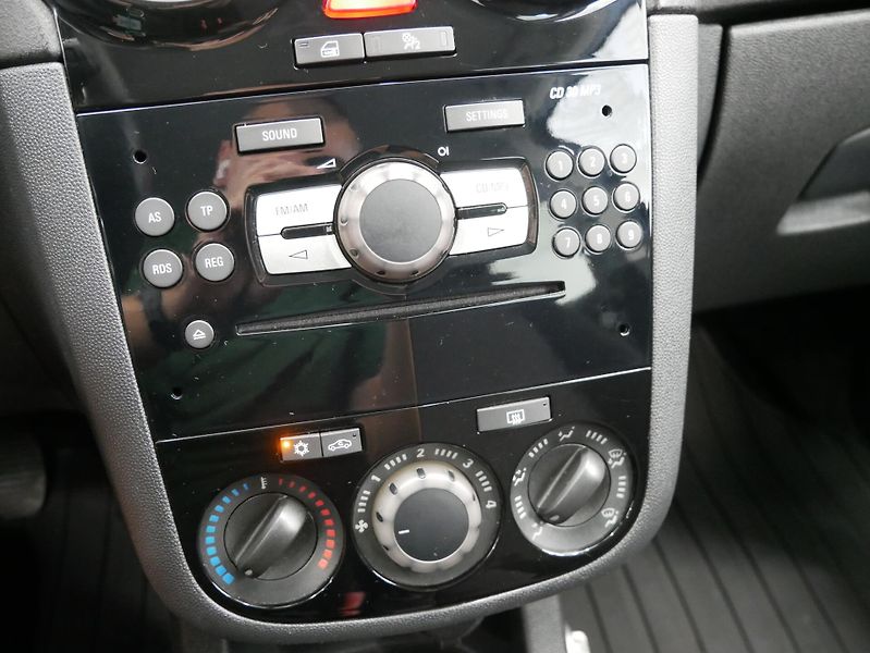 Opel Corsa - fotka 19 z 21
