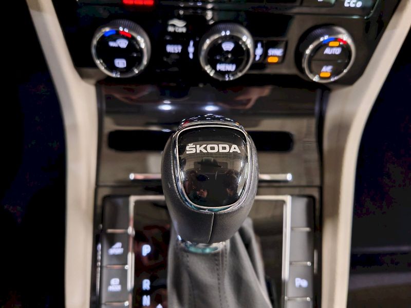 Škoda Superb (2024) iV 1.4 TSI 160 kW DSG L&K - fotka 16 z 28