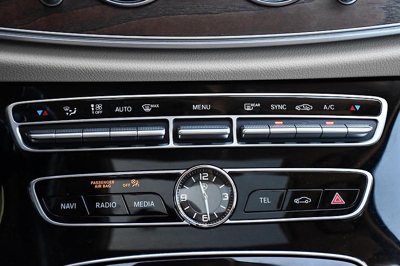 Mercedes-Benz Třídy E 350d - fotka 29 z 42