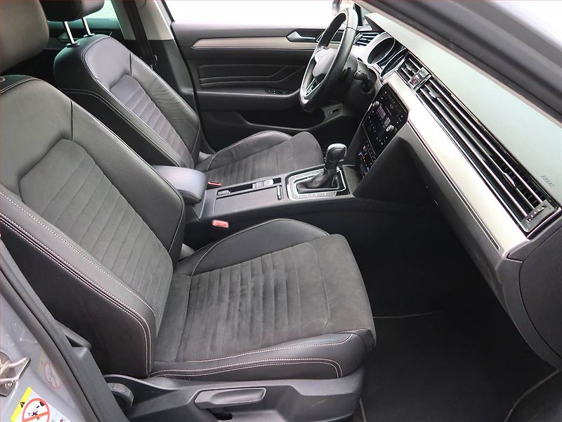 Volkswagen Passat (2022) Elegance 2.0 TDI - fotka 9 z 19