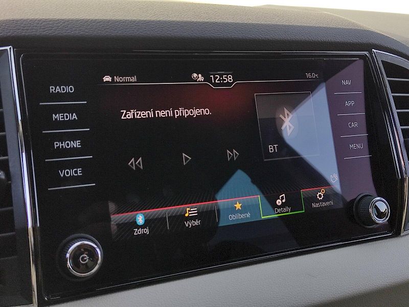 Škoda Karoq (2021) Style Comfort 2,0 Tdi 110 Kw 4 - fotka 13 z 39