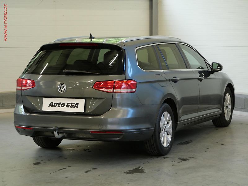 Volkswagen Passat (2015) 2.0 TDi, DSG, park.asist - fotka 4 z 21
