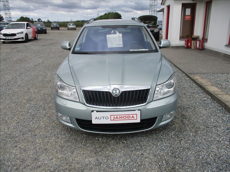 Škoda Octavia 1,4 TSI, klima,xenon,servis, - fotka 2 z 36