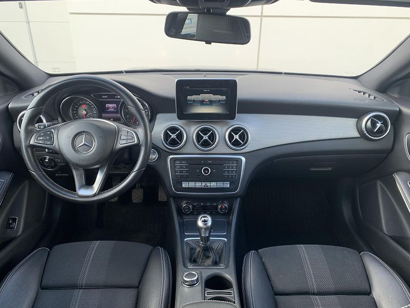Mercedes-Benz CLA CLA 200 115kW MAN6 - fotka 2 z 36