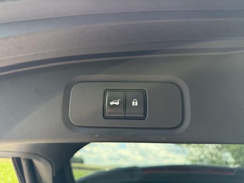 Nissan Qashqai 1.3 DIG-T 116kw Automat - fotka 41 z 43