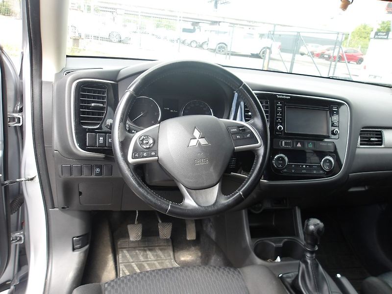 Mitsubishi Outlander 2,3DI-D 4x4 ČR 7 MÍST ! 2.MAJ. - fotka 25 z 39