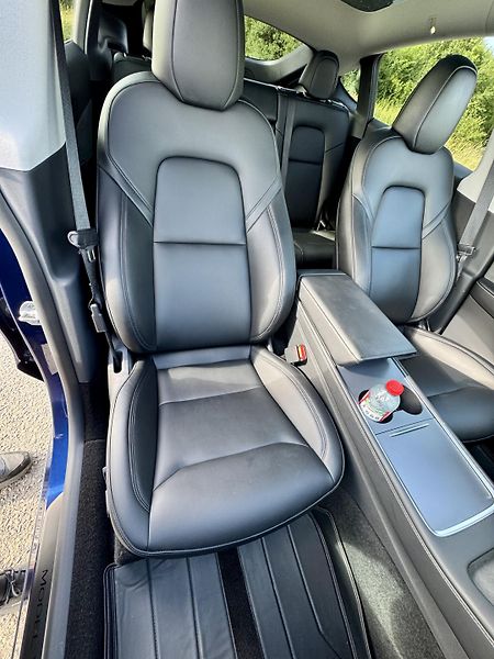 Tesla Model Y (2024) RWD. S.R. - fotka 17 z 20