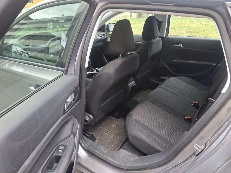 Peugeot 308 SW 1,6 1UK2639 - fotka 19 z 27