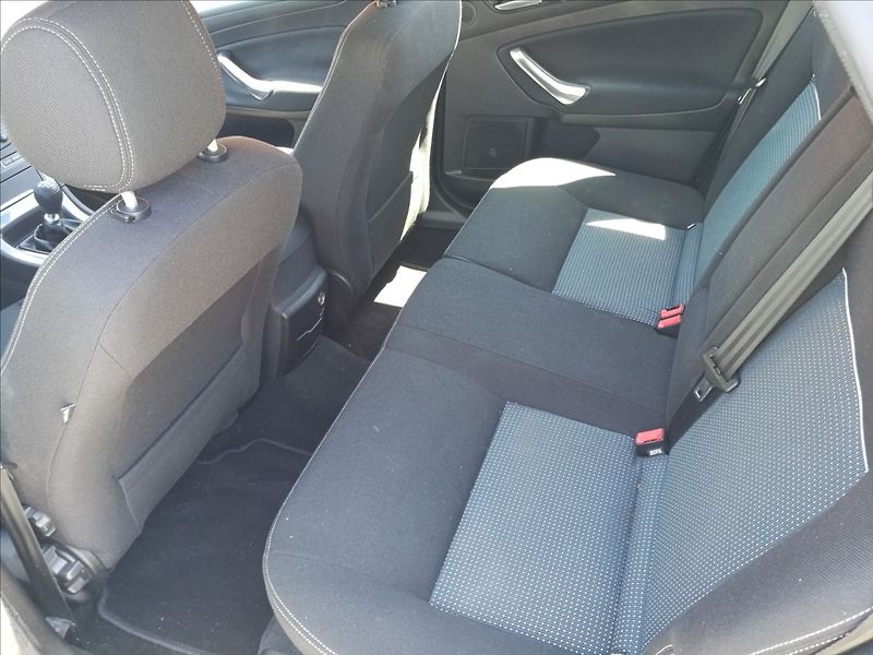 Ford Mondeo 2,0 TDCi kombi - fotka 12 z 16