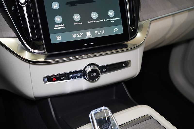 Volvo XC90 B5 PLUS Dark, Vzduch, 360° - fotka 27 z 53