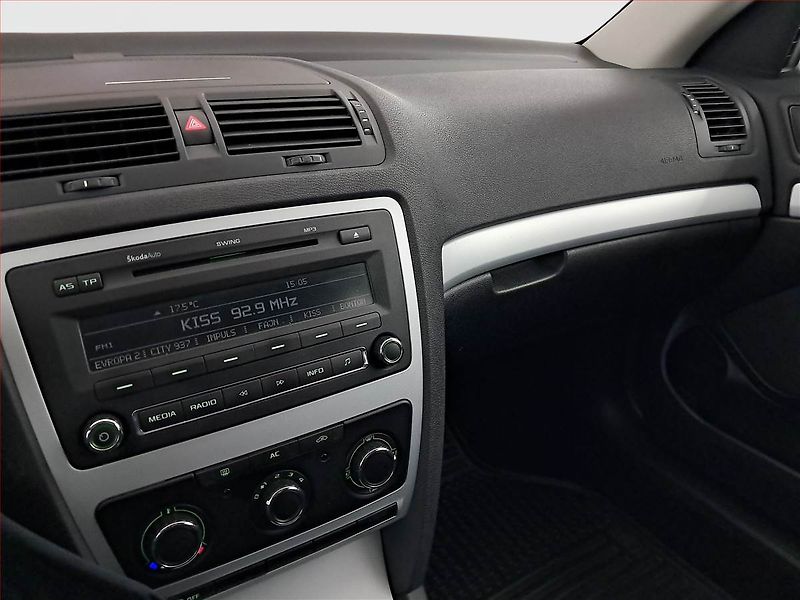 Škoda Octavia (2011) Ambiente Plus 1.2 TSI - fotka 10 z 15