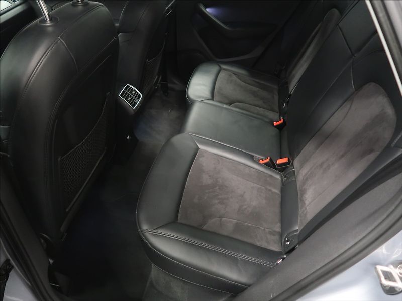 Audi Q3 2,0 TFSi 162 KW S-tronic Quatt - fotka 12 z 29