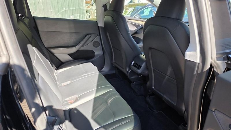 Tesla Model Y (2023) LR AWD DE Záruka SoH 93% - fotka 11 z 37
