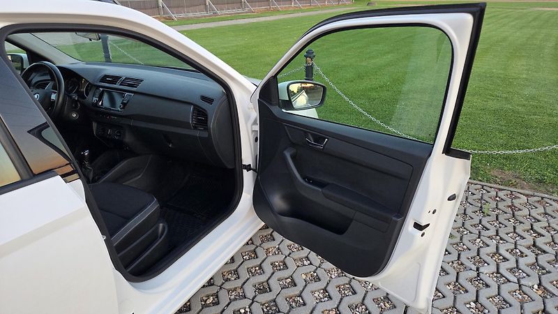 Škoda Fabia (2021) 1.0 TSI 70 kW Ambition, CZ,DPH - fotka 11 z 23