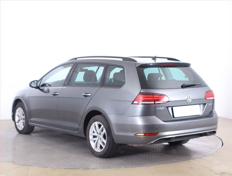 Volkswagen Golf (2019) Highline 2.0 TDI, 4X4 - fotka 4 z 18