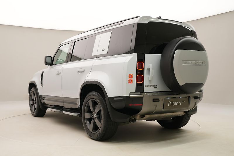 Land Rover Defender 110 P400 HSE AWD AUT REZERVACE - fotka 10 z 49