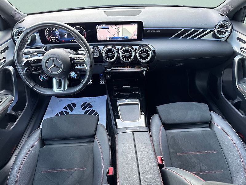 Mercedes-Benz Třídy A 35 AMG 4MATIC - fotka 11 z 20