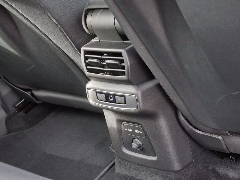 Audi Q4 e-tron 40 360 Ad.temp KESSY Asistence - fotka 7 z 14