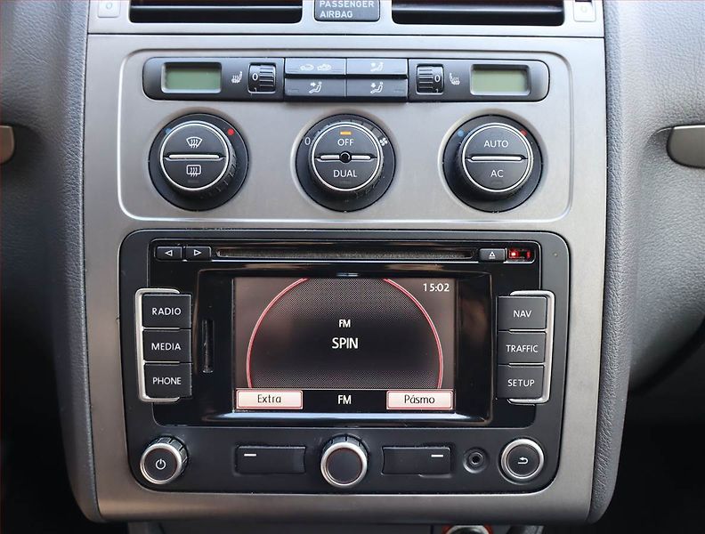 Volkswagen Touran (2009) 1.4 TSI, Navi, Tempomat - fotka 12 z 16