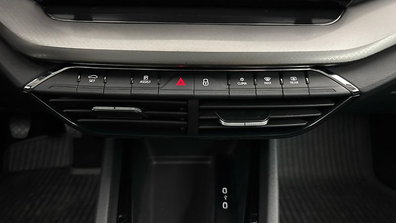 Škoda Octavia 2.0 TDI Ambition Combi - fotka 12 z 26