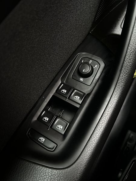Volkswagen Passat 2.0TDI DSG 110kW Business DPH - fotka 19 z 24