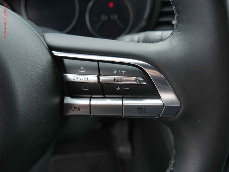 Mazda 3 (2020) 2.0i, 1.maj,ČR, AT, navi - fotka 18 z 21
