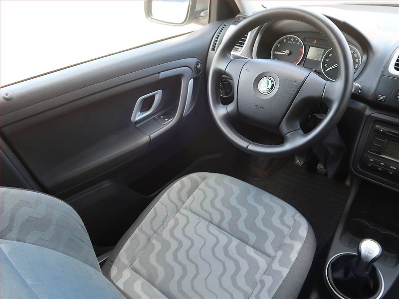 Škoda Fabia (2009) 1.2 12V, nová STK - fotka 7 z 17