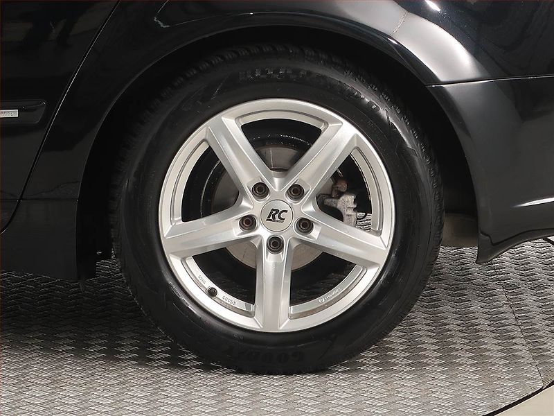 Audi A4 (2005) S-Line 2.0 TDI - fotka 14 z 15