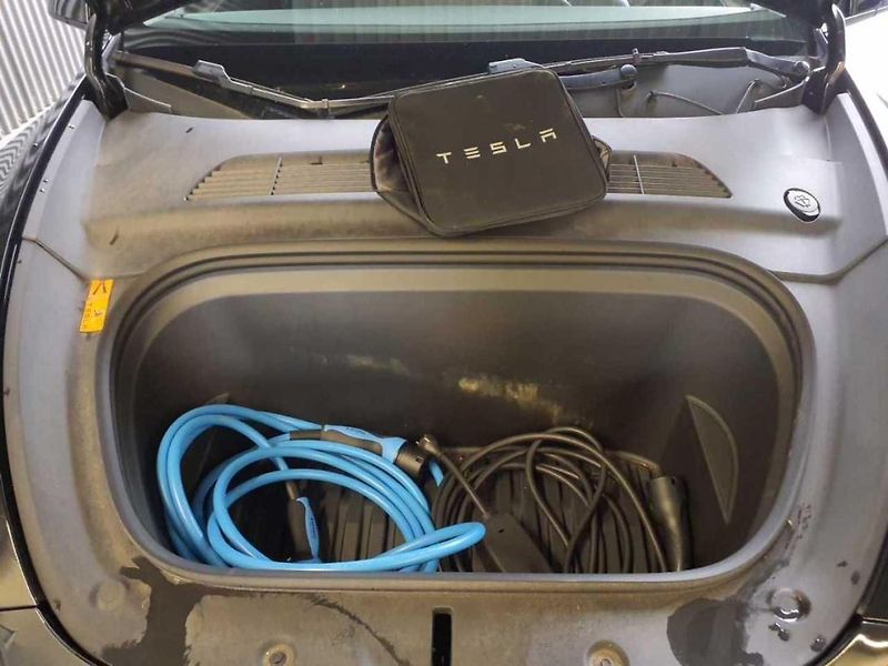Tesla Model Y RWD 235kw 95,3 % - fotka 6 z 7