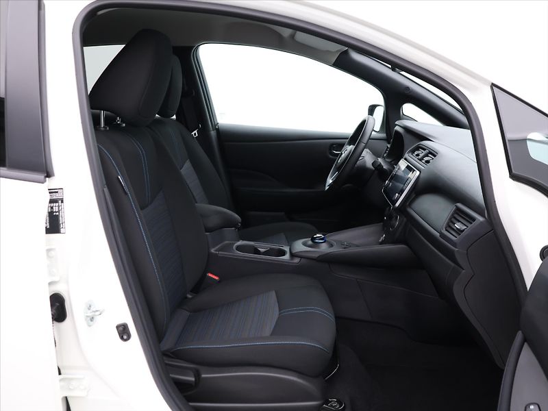 Nissan Leaf 110kW ACENTA 40kWh CZ - fotka 11 z 30