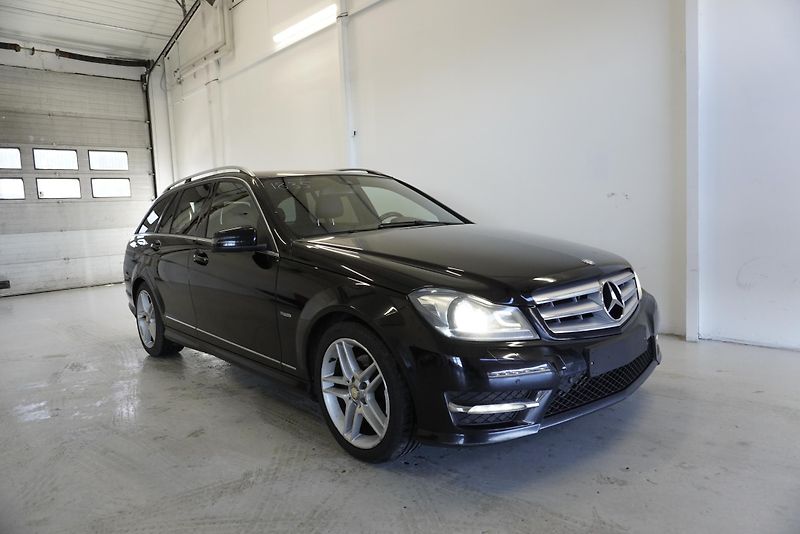 Mercedes-Benz Třídy C 250 2.2CDi 125 kW AUTOMAT - fotka 3 z 33