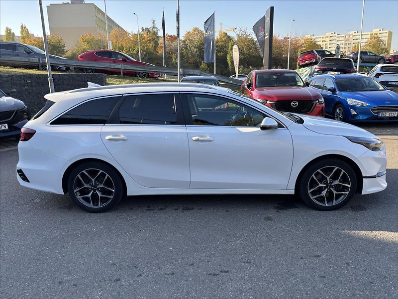 Kia Ceed 1,5 TGDi AT TOP ZÁRUKA TAŽNÉ - fotka 6 z 51